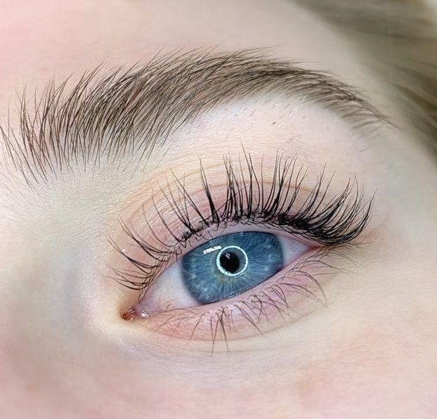 From Root to Tip: Exploring the Step-by-Step Process of a Vegan Lash Lift